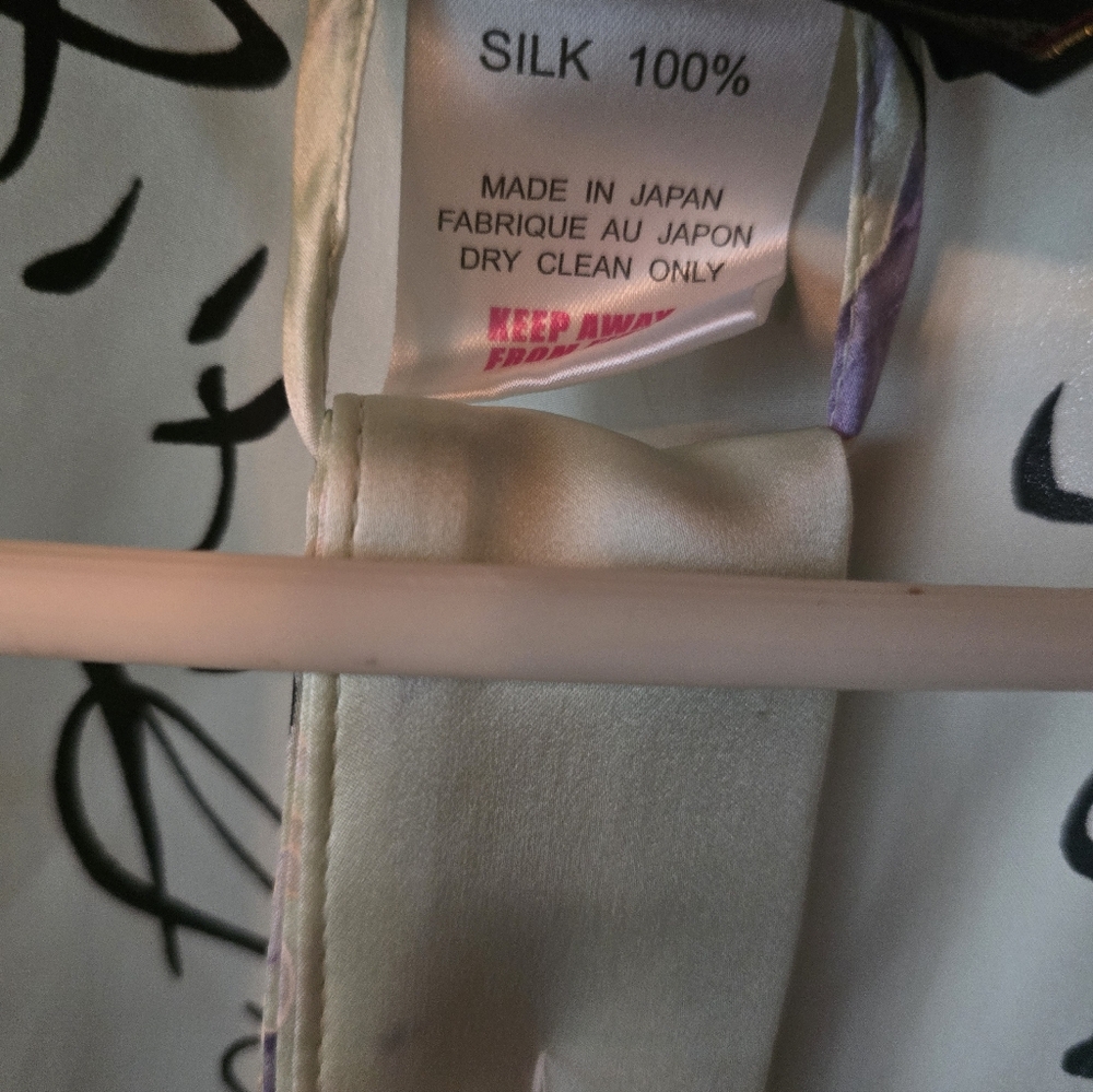 Elegant Floral Silk Robe Made In Japan NWOT - Picture 4 of 5